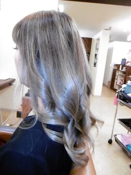 デザインヘアー ピアジェ 橿原店(DESIGN HAIR PIAGET) KIRARA極細ハイライト+モノトーンプラチナアッシュグレージュ艶