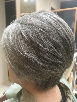 ヘアサロンアンドヘアメイクディー(hair salon hair make D) 仙台D プレミアムケアカラー×白髪を生かすグレイショートボブ