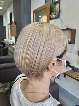 ワンス(Once) ホワイトベージュ×ショートカット◎20代30代40代50代