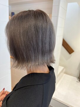 バズ(BUZZ) ミニボブ ×アッシュベージュ