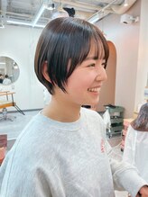 目鼻立ちをも引き立てる【小顔カット】で第一印象がより華やかに[柏駅/ショートボブ/縮毛矯正/顔周り]