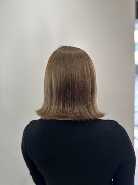 ノーム バイ アウラ(norm. by aura) ブリーチカラー / ミルクティーベージュ /外ハネ