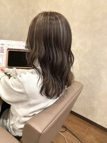 ラ ブリエ 成田公津の杜(La briller)&nbsp;くびれミディ40代50代グレイカラー白髪ぼかしハイライト