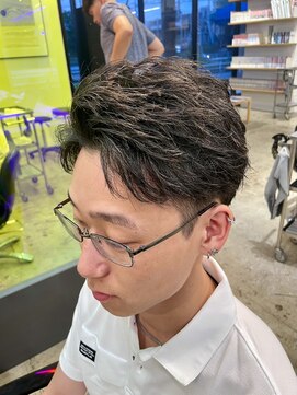 ザデイ カットアンドカルチャーショップ(THE DAY CUT&CULTURE SHOP) フェザーショート