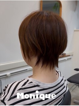 Moniqueの写真/「今の気分」を、日常に馴染む心地よさへ。計算されたカットが生む、乾かすだけで決まる大人の洗練美。