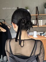 オリ('Oli) お呼ばれヘアセット×タイトツインアップ