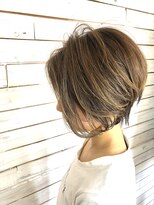 デコヘアー キートス(DECO HAIR kiitos)&nbsp;アッシュカラーと刈り上げボブのクールショート