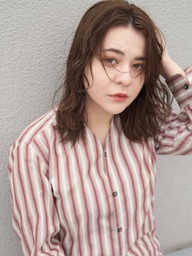 イリ(iri) 〈iri〉ミディアム/ブラウンカラー/ウェーブ/カラー