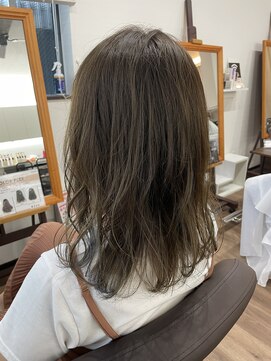 ヘアー ワンアビル(Hair One Abile) イヤリングカラーアッシュブルー
