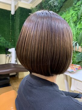 レガーロ(regalo) ショート・グラデーションカット・前下がり気味