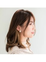 マグノリア オモテサンドウ(MAGNOLiA Omotesando) 大人のハイライトが映えるくびれヘアミディアムカール