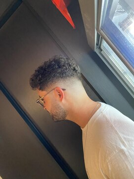 フランクスバーバー アンド ビアークラブ(FRANK'S BARBER and BEER CLUB) ミディアムスキンフェード