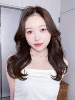 アルバム 銀座(ALBUM GINZA)&nbsp;顔周りレイヤーおくれ毛フェイスフレーミング韓国ヘア_F40971