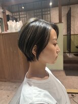 マーシュアトレ(marshu atre)&nbsp;白髪ぼかしハイライト/くびれショートスタイル　田中スタイル