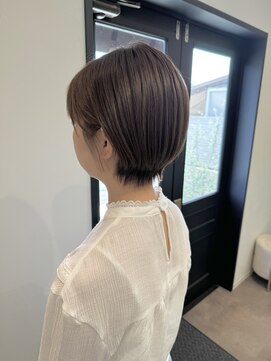 ラヴィン(LOVIN’) グレーアッシュ/ショートボブ/透明感カラー