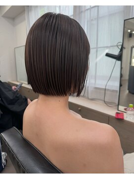 ユノ(juno) ミニボブとくすみベージュ