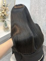 ラビス(Lovis)&nbsp;黒髪カタログ/ボブルフ/ネビージュ/小顔に見せるヘア／ワンレン