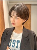 シースルーバングの耳掛け大人マッシュショート青山表参道