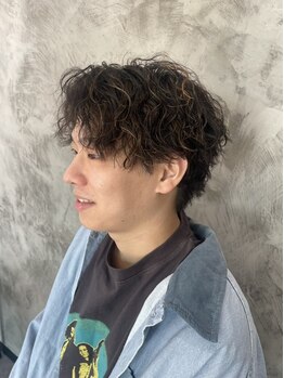 イージーボールド(Yeezy Bold)の写真/パーマで動きや立体感を出して周りと差をつける！トレンドを取り入れたスタイルは《Yeezy Bold》にお任せ!!