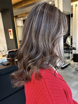 エイチ(H) xブリーチ/イメチェン/ホワイトブロンド/外ハネボブ/美髪/