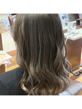 ジールドゥーエ(Zeal due) グレージュマット巻き髪レイヤー