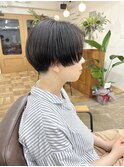 ショートヘア/ハンサムショート/センターパート/刈り上げ女子