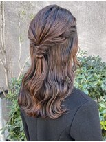 マノハル(MANOHARU)&nbsp;ツヤ感ウェーブハーフアップアレンジ