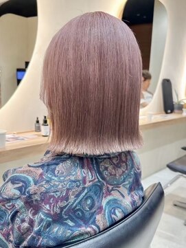 ヒビヲ(HIBIO) タッセルボブミルクティーピンクベージュ切りっぱなしボブ長め