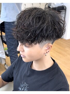 ビカム 名駅(become) 【スペイン　サーフカールパーマ】前下がり刈り上げマッシュ