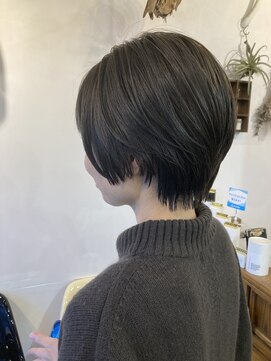 レイリー(LAiLy) コンパクトショート　オリーブ　透明感