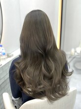 リル(lilu) オリーブグレージュ×レイヤーカット