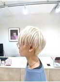 ホワイトブロンド/抜きっぱなし/ショート/ハイトーン