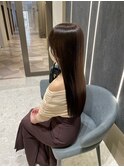 『清楚も色っぽさも叶える』ブラウンカラー×艶髪ストレートヘア