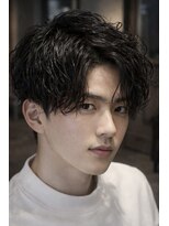 ロア(Roa.)&nbsp;ソフトツイストパーマ　センターパート