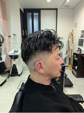 カオル(KAORU) ホワイトメッシュ風×ワイルドパーマフェード