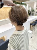 マッシュショート耳かけハイライトミルクティーベージュ