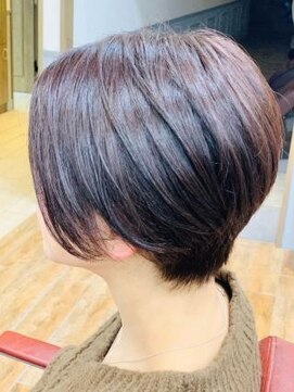 ミーティア バイ クアトロ(Meteor By QUATRO) 深みブラウン×前下がりボブ