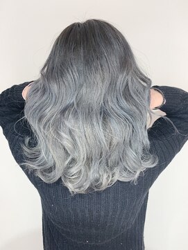 リヒト ヘアワークス(Licht HairWorks) 外国人風グラデーションホワイトシルバーカラー