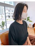 外ハネミディアム。ダークベージュ。