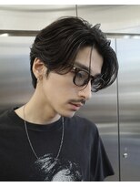 ツーブロック刈り上げ前下がりセンターパートニュアンスパーマ