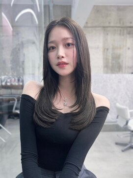 フィヴェント(Fivent) さりげないレイヤーカットが取り入れやすい★骨格診断イメチェン