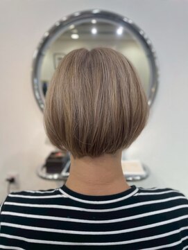 ビィーワンイースト(Be 1 EAST) ショートボブ