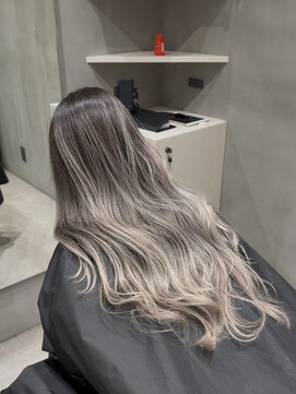 バレイヤージュ/ホワイトシルバー/シャドウルーツ