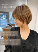 柔らかい動きが出るベージュハイライトショートボブ