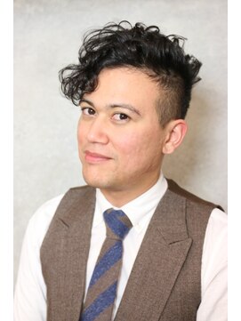 コマ(coma) 【coma中野】刈り上げをアシンメトリー、２ブロックスタイル.