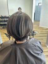 アフィネ ヘアライフデザイン(Affiner HAIR LIFE DESIGN)&nbsp;ハイライトで見せる前下がりショートボブ