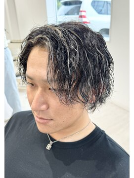 サロンドクオリア(Salon de Qualia) ツイストスパイラル/ハイライト/センターパート