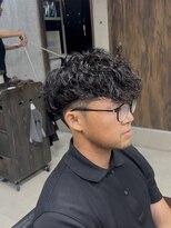 フイ 新宿3丁目(Hui) フェザーパーマ/グレーブルーカラー/刈り上げショートパンク