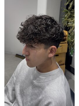 グルーマーズトウキョウ 渋谷店(GROOMER/S TOKYO) スペインカール〔センターパー　ハードパーマ〕