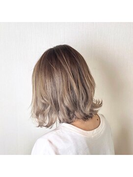 カプア 仙台駅前店(Kapua) 外人風カラー　ことりベージュ　外ハネミディアム